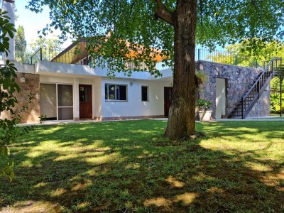 Casa de 3 dormitorios en solanas con piscina y barbacoa cerrada