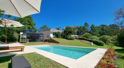 En venta espectacular casa de 5 dormitorios en Golf, Punta del Este