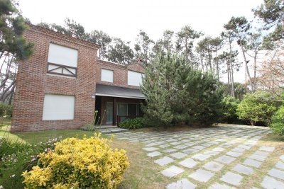 Vende Casa de 4 dormitorios en Laguna Blanca  Estilo, Espacio y Naturaleza en La Barra