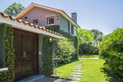 Hermosa casa ubicada a pocos metros del mar