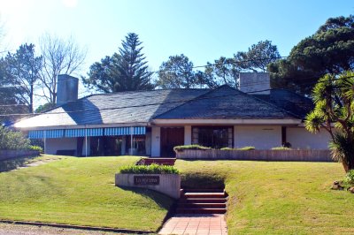 En venta chalet de 3 dormitorios en Brava, Punta del Este