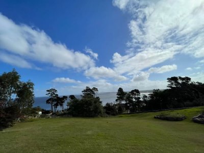 Terreno amplio con vista al mar