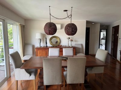 Venta Luminoso Apartamento de 3 Dormitorios Con Piscina y Parrillero en Punta Gorda!