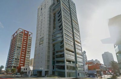 Apartamento de 3 dormitorios en Peninsula en venta - Punta del Este