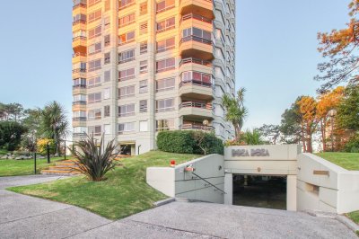 OPORTUNIDAD. Vende apartamento en Edificio Bora Bora, 2 dormitorios en Punta del Este. 