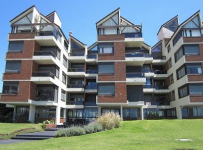 En venta apartamento de 2 dormitorios en Aidy Grill, Punta del Este.