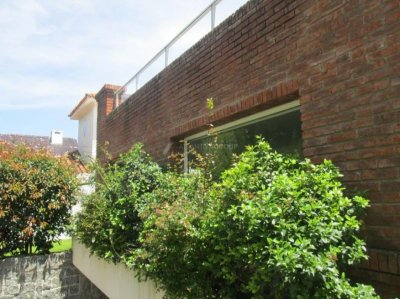 Apartamento de 3 dormitorios en Carrasco Sur.