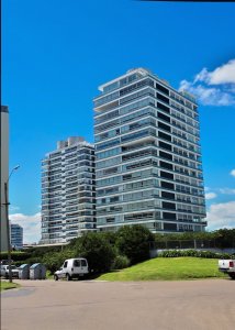 Apartamento en venta de 3 dormitorios en Playa Brava, Punta del Este