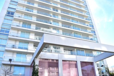 Se vende unidad en Torre Yoo, piso alto de 2 dormitorios y agradable vista al mar, Punta del Este