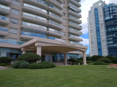 Apartamento en Mansa con vista al mar de 3 dormitorios.