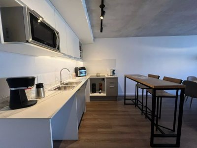 Apartamento en piso alto al frente. Pocitos. Montevideo