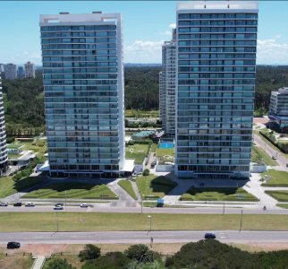 Vende departamento de 3 dormitorios en Punta del Este, Brava.