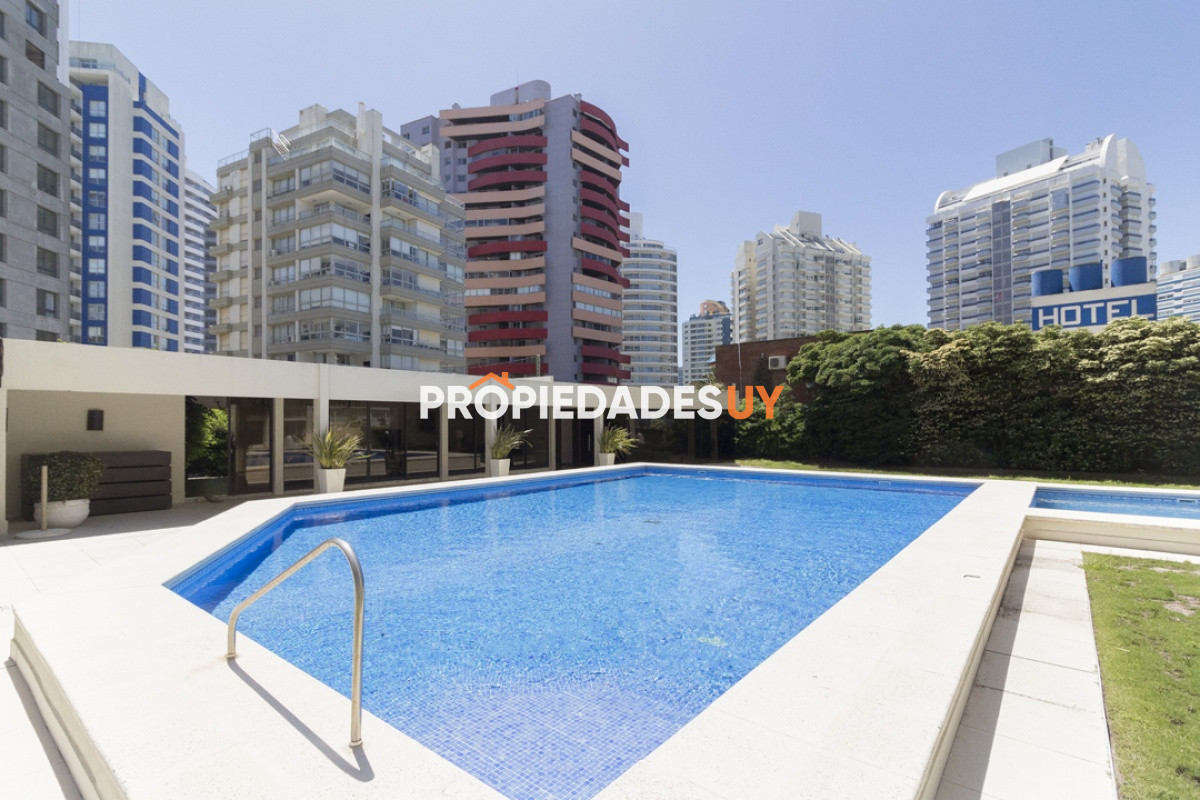 Edificio Torre Cristal Punta del Este