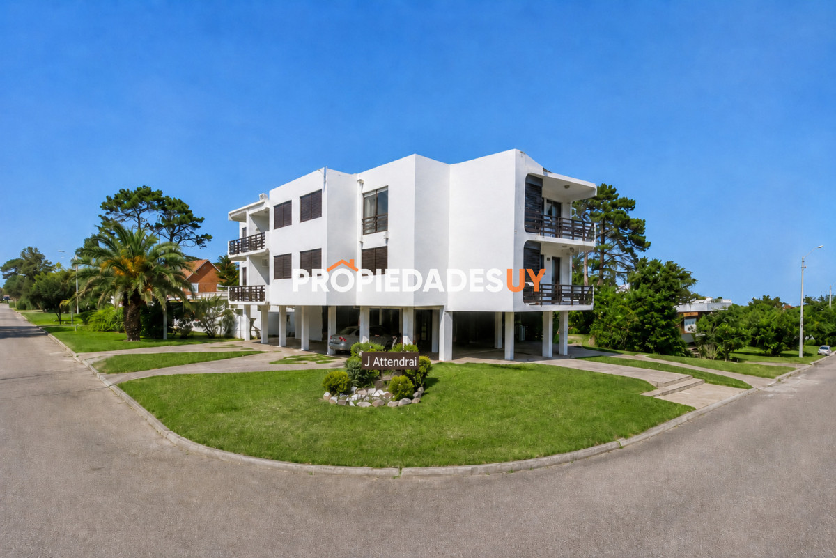 J Attendrai Punta del Este