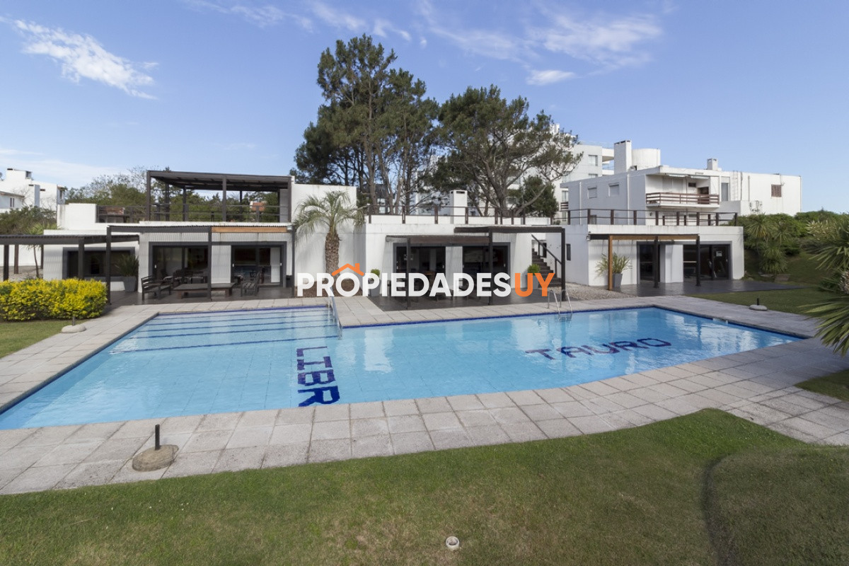 Edificios Tauro y Libra Punta del Este