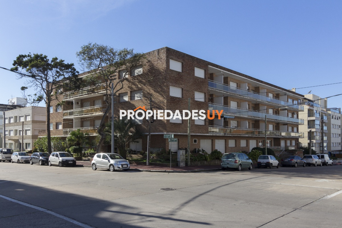 Edificio Costa Brava Punta del Este