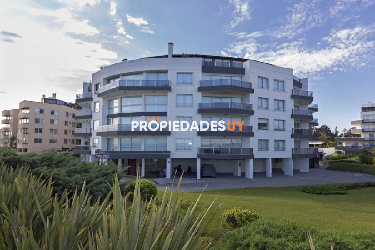 Edificios Tauro y Libra Punta del Este