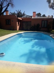 PUNTA BALLENA TIO TOM CASA DE 3DORMITORIOS PISCINA A 100 M DEL MAR 