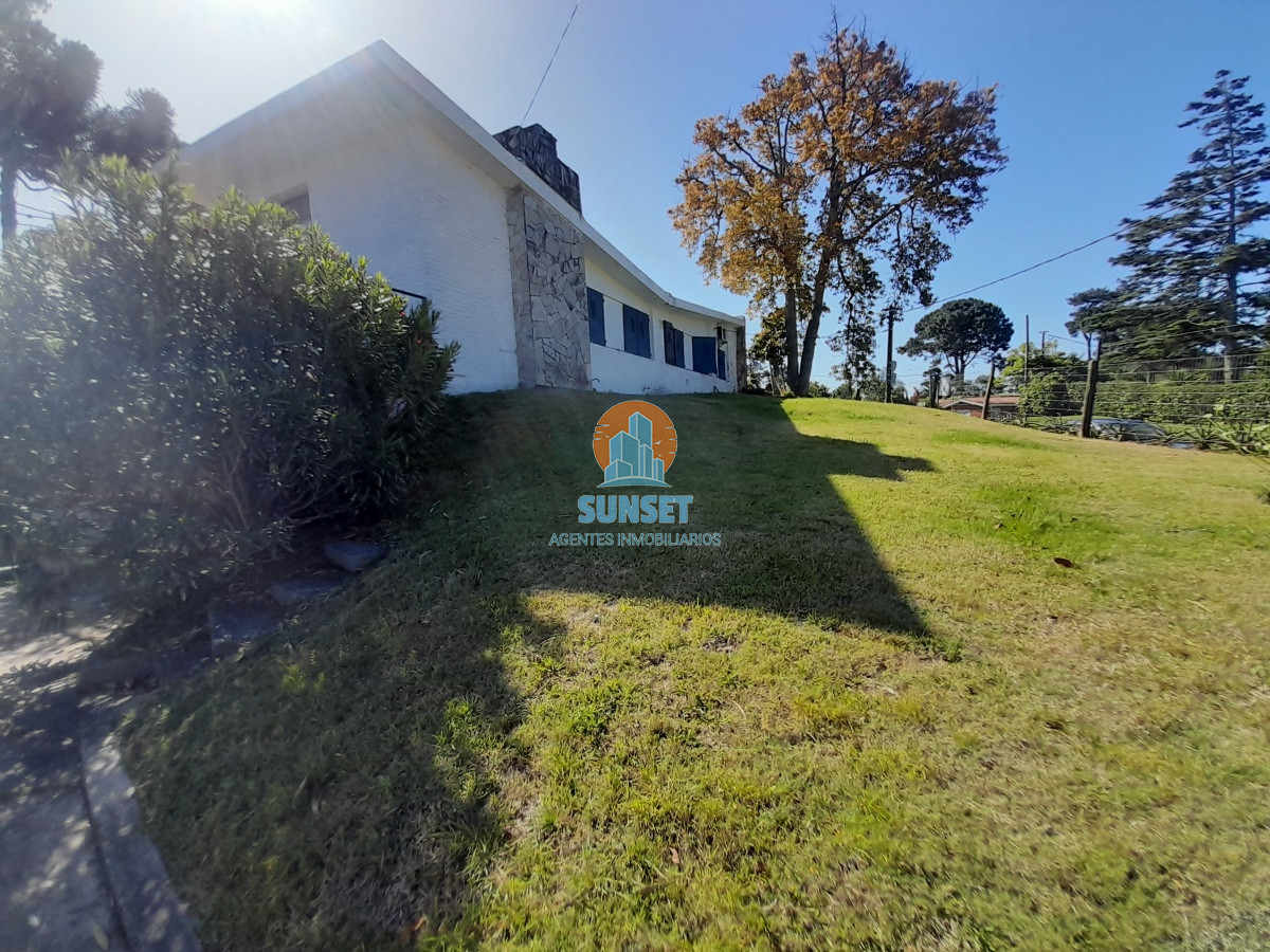 punta del este barrio cantegril excelente propiedad en 2000 m2 de terreno ideal inversores - sun1038c