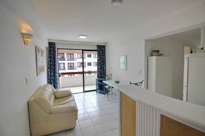 Apartamento de 2 dormitorios con piscina en venta y alquiler en Peninsula, Punta del Este.