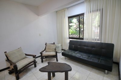 Alquilo apartamento anual, 1 dormitorio y garaje, cerca shopping, Punta del Este