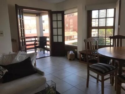 En venta apartamento en Peninsula , edificio con Parrillero y piscina.