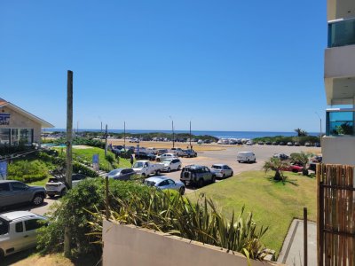 En alquiler con vista al mar, totalmente reciclado