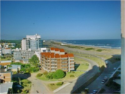 Alquilo excelente apartamento en Brava a 100 metros de la playa, Punta del Este.