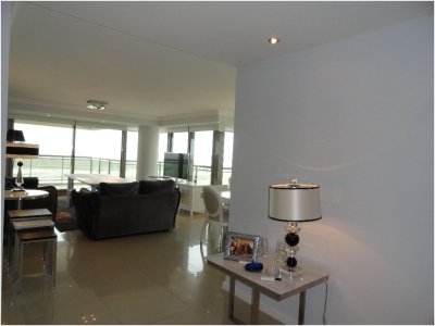Apartamento en Brava, 3 dormitorios *