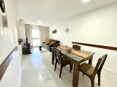 Apartamento en alquiler sobre Roosevelt con piscina y servicios, Punta del Este.