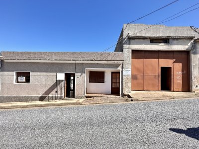 Casa en venta en Minas.. a cuatro cuadras del Centro.