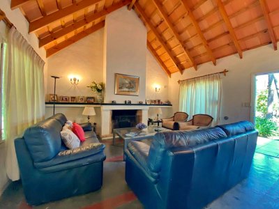 Casa en Brava, 3 dormitorios y demás con piscina!!!