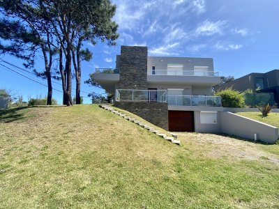 Casa en alquiler anual en Montoya!!! 