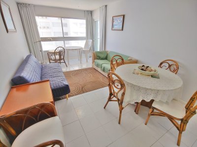 Apartmento en venta - 1 dormitorio y medio - Playa Mansa