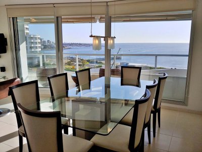 Esquinero de 3 suites + dependencia en Playa Mansa