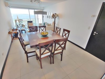 Apartamento en VEnta Playa Mansa - Gran vista al mar - 2 dormitorios