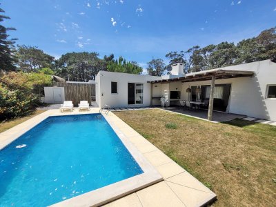 Muy buena ubicacion en el corazon de La Barra!