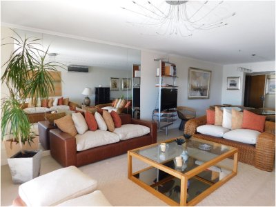 CON EXCEPCIONAL VISTA AL MAR