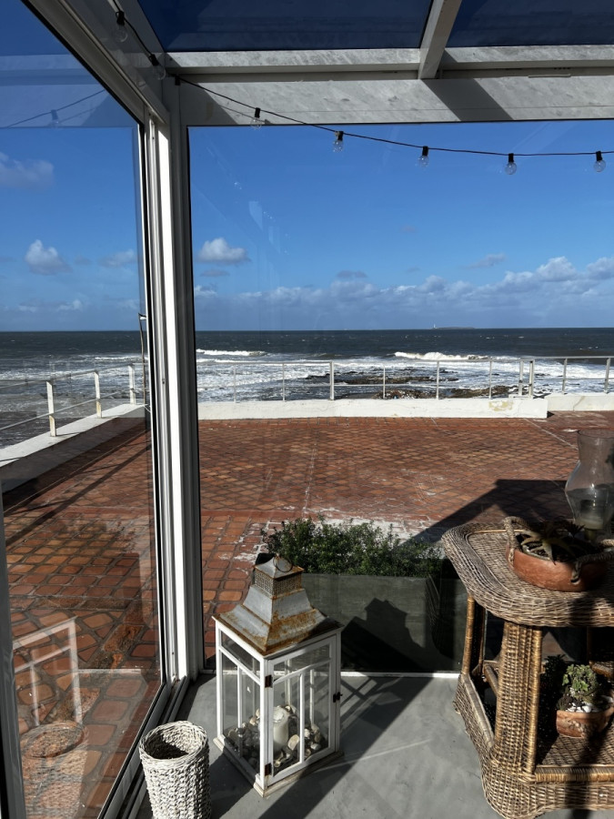 FRENTE AL MAR Y CON EXCELENTE VISTA 