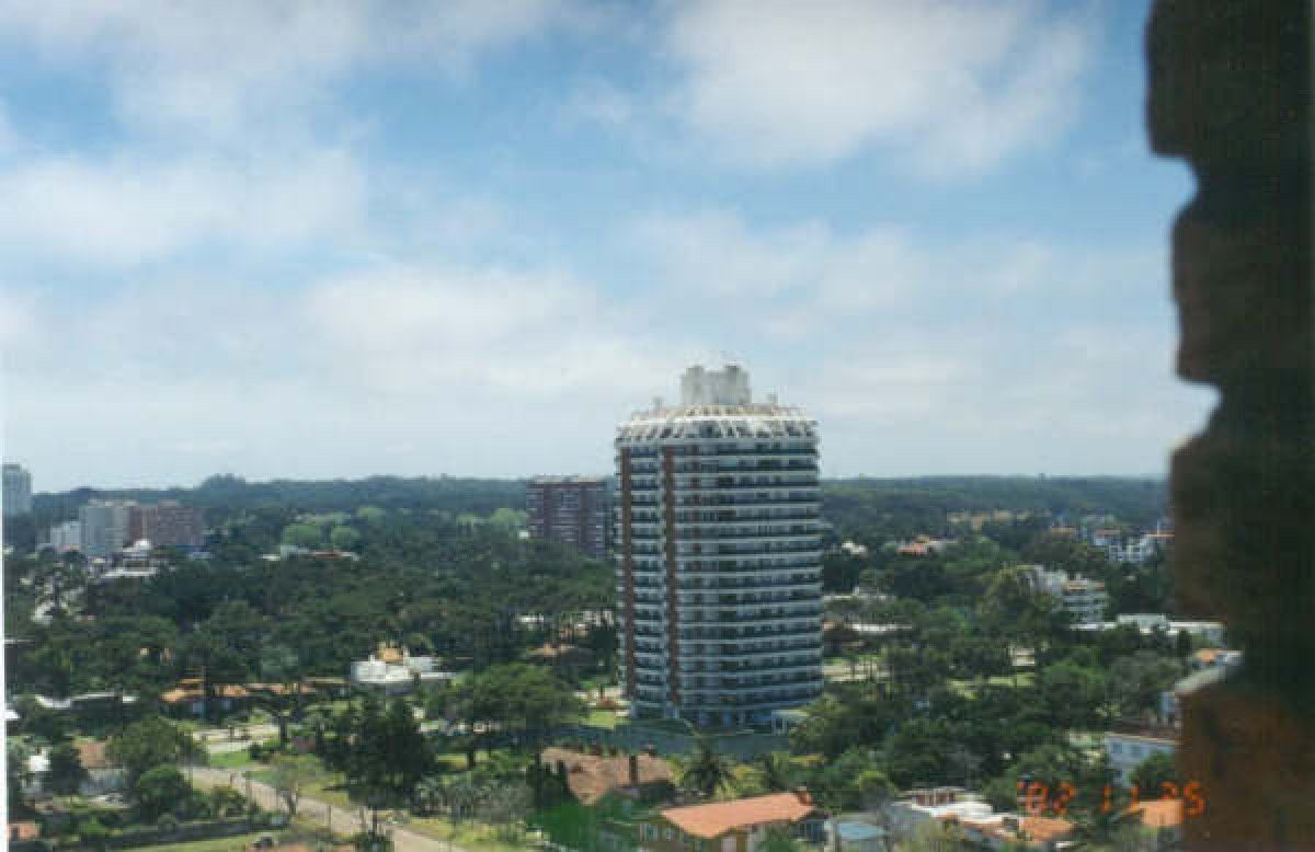 MUY LINDO APARTAMENTO, EN MODERNA TORRE DE CATEGORIA