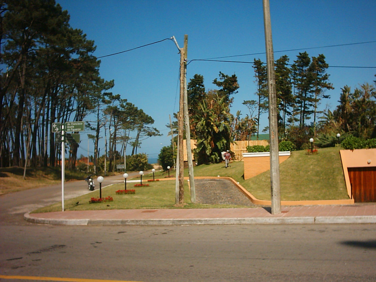 A METROS DEL MAR.