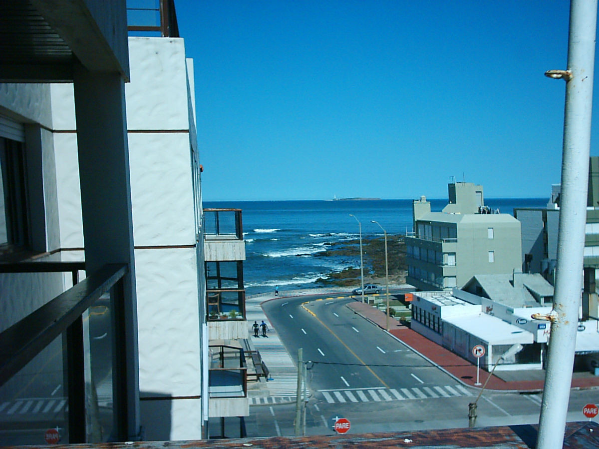 A METROS DE LA PLAYA