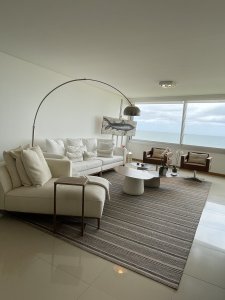 espectacular apartamento en alquiler Brava en edificio de categoría