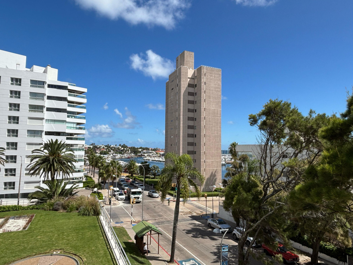 hermoso apartamento en venta con vista al puerto