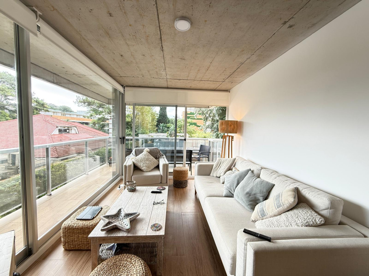 HERMOSO APARTAMENTO ESQUINERO 2 DORMITORIOS EN VENTA 