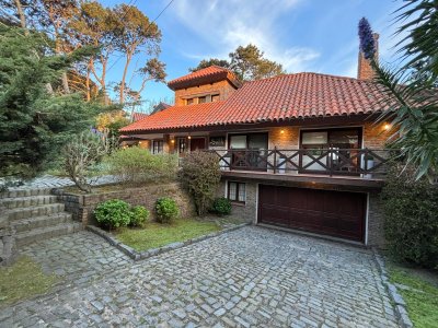 ESPECTACULAR CASA DE 4 DORMITORIOS EN VENTA