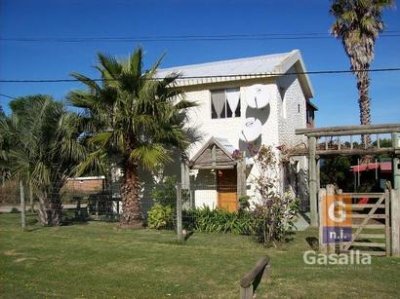 Casa en venta en El Chorro a 200 mts del mar - Ref. 1594