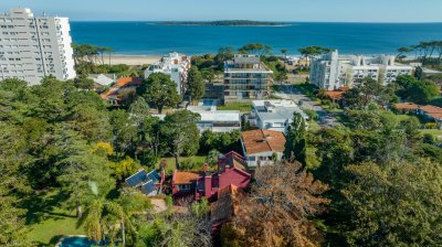 Casa en Punta del Este (Playa Mansa) Ref. 5938