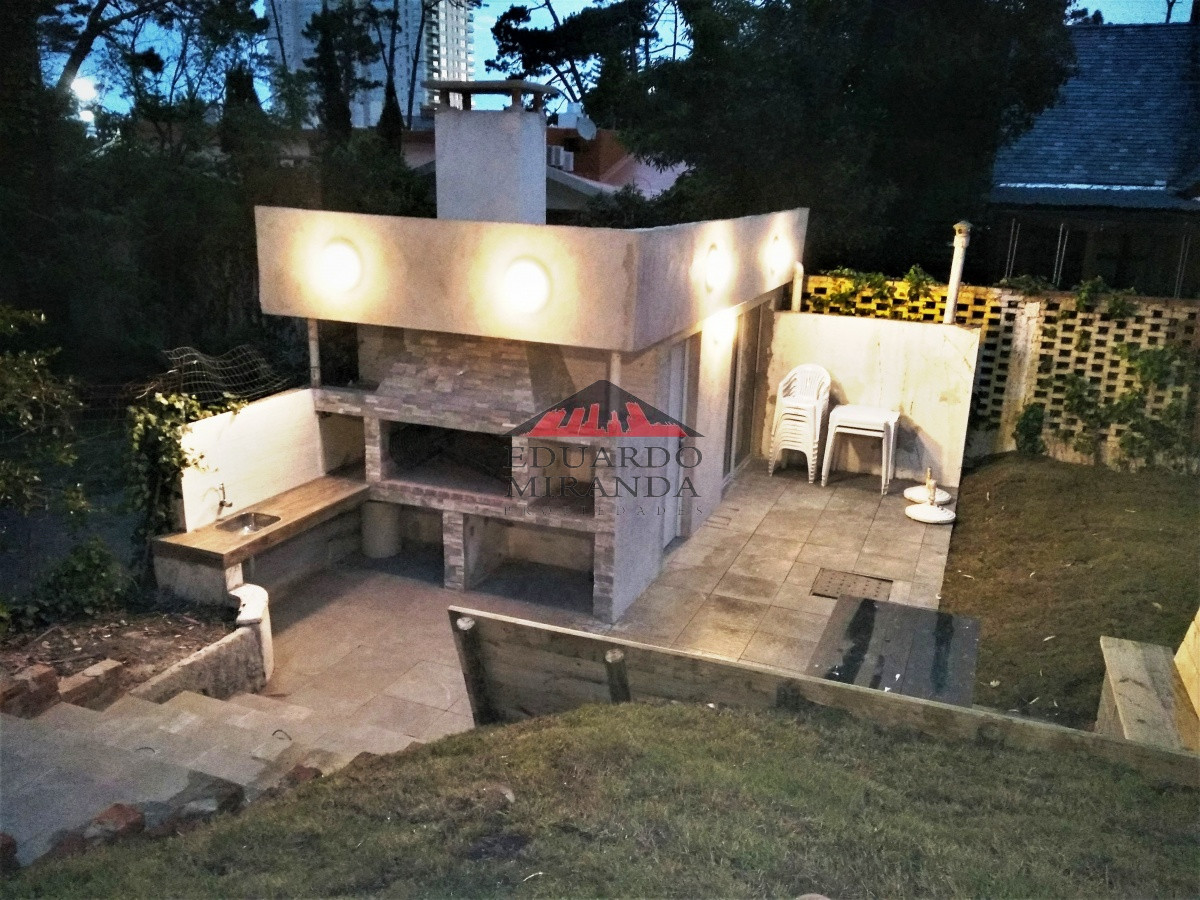 lindo chalet en zona residencial de mansa - emp393c