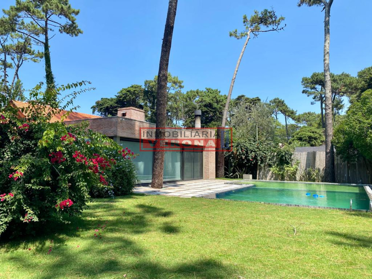 casa en san rafael 4 dormitorios y dependencia con parrillero y jardín - ivp7768c
